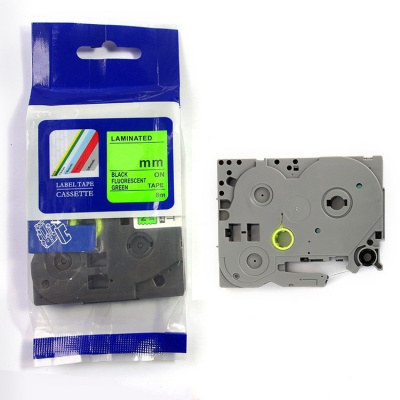 Brother HGe-D51, jelzés 24mm x 8m, fekete nyomtatás/zöld alapon, nagy sebességű kompatibilis szalag